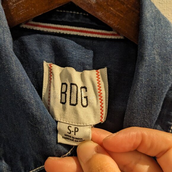 Urban Outfitters Denim Lightweight Button-Down Shirt - Small/Oversized - Picture 5 of 6